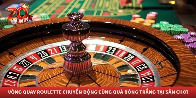 Vòng quay roulette chuyển động cùng quả bóng trắng tại sân chơi